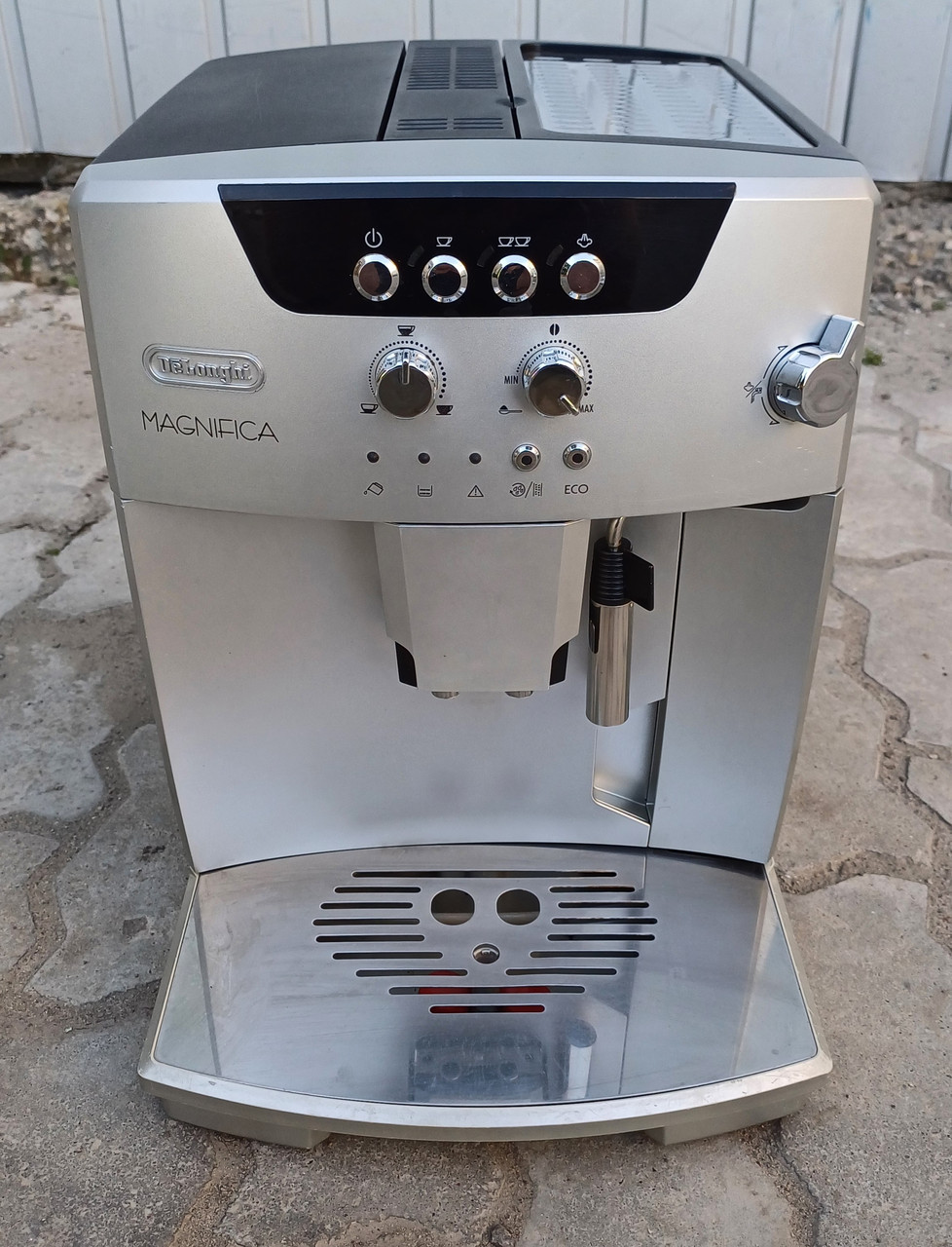 Кавоварка Делонджі DeLonghi ESAM 04.110 Magnifica S