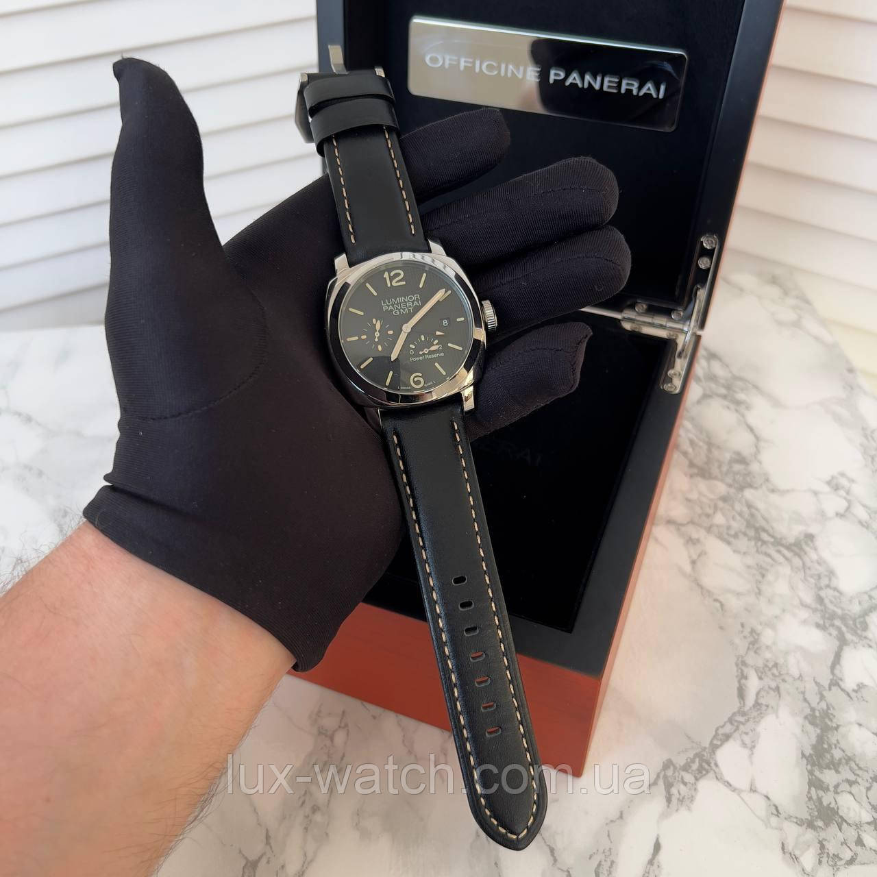 Елегантний годинник P a n e r a i Luminor GMT