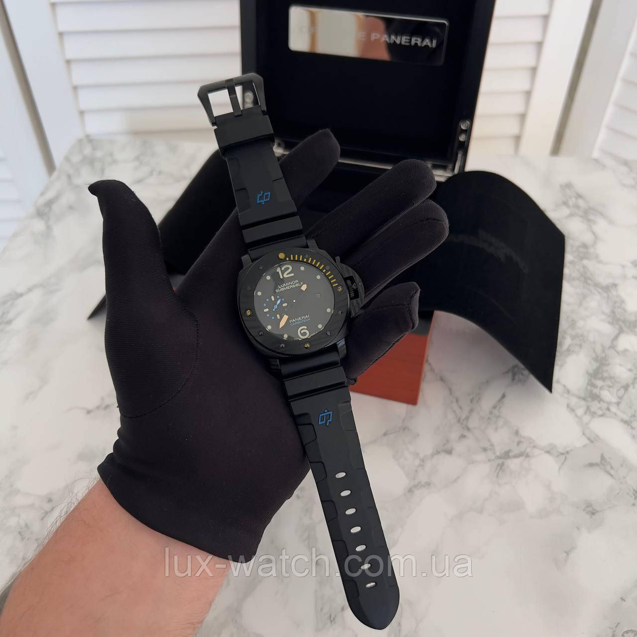 Модний годинник P.a.n.e.r.a.i. Luminor Submersible Carbon