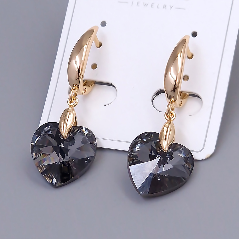 Сережки XР. Позолота 18К. Камені: Swarovski чорного кольору. Довжина: 40 мм. Ширина: 14 мм.