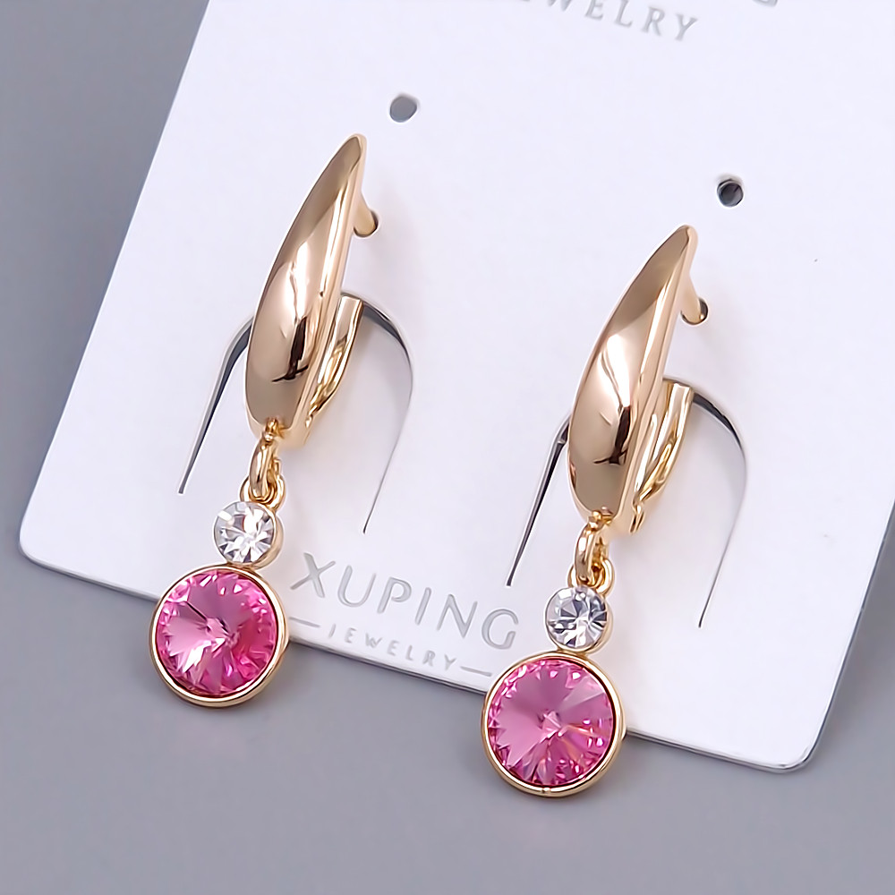 Сережки XР. Позолота 18К. Камені: Swarovski та циркон. Довжина: 31 мм. Ширина: 7 мм.