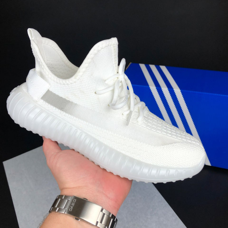 Жіночі кросівки Yeezy Boost сіточка стильні літні білі
