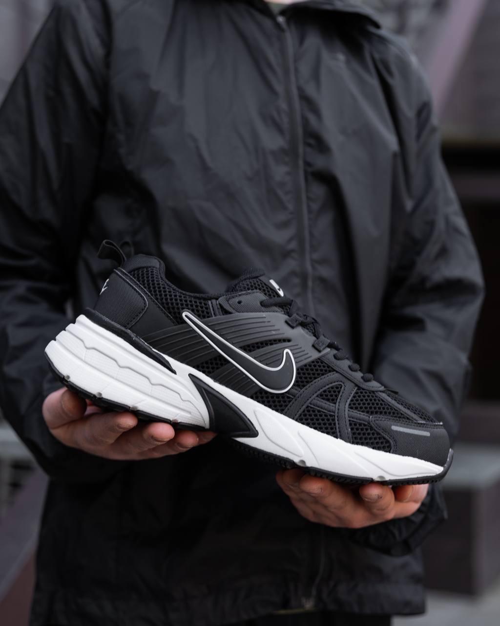 Чоловічі кросівки Nike V2K Runtekk Black (чорно-білі) модні демісезонні кроси NK152 Найк топ, фото 1