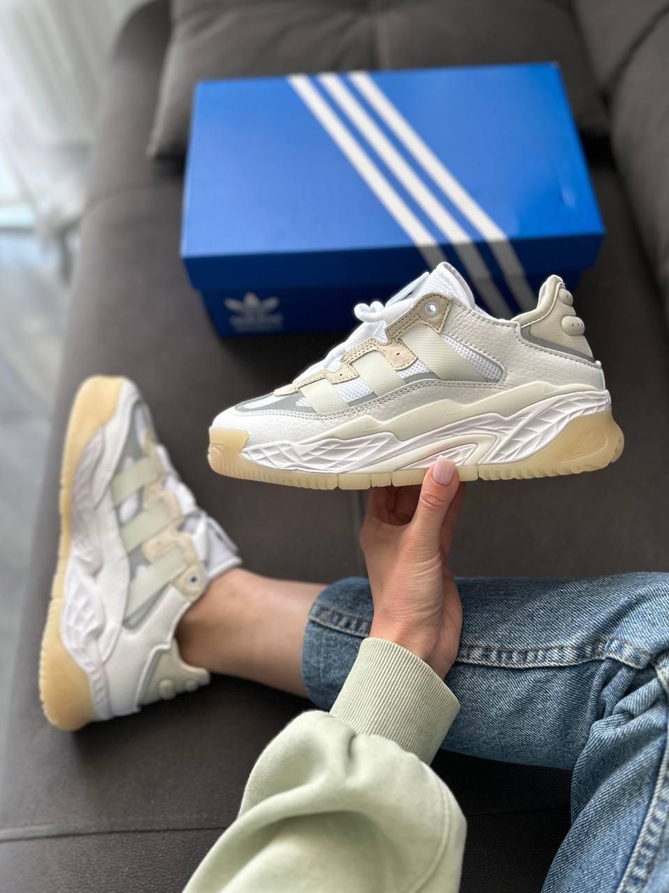 Жіночі демісезонні кросівки Adidas Niteball White (білі) стильні повсякденні кроси 728 Адідас vkross