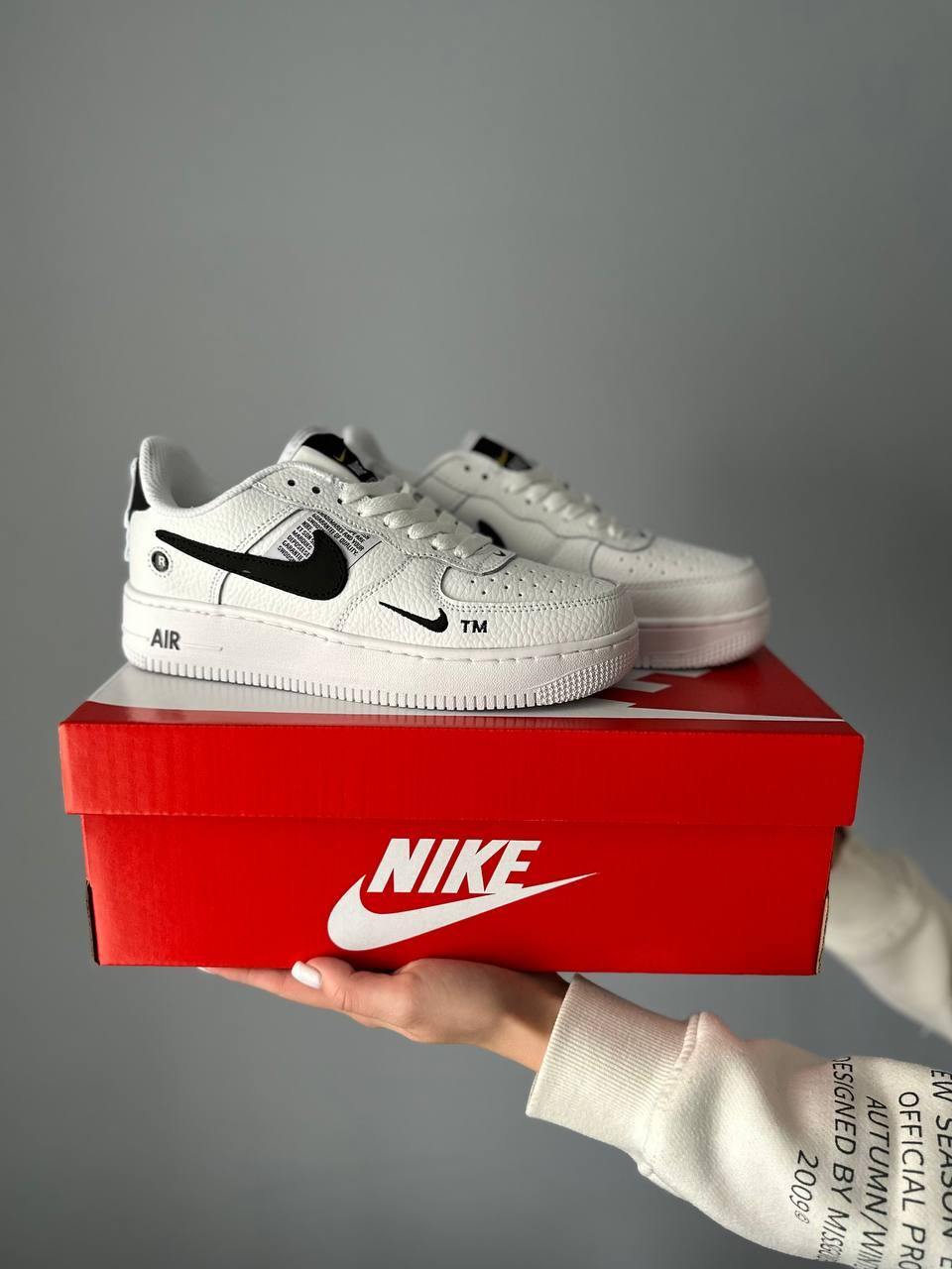 Чоловічі кросівки Nike Air Force 1 White/black (білі з чорним) низькі стильні кроси 060 Найк vkross