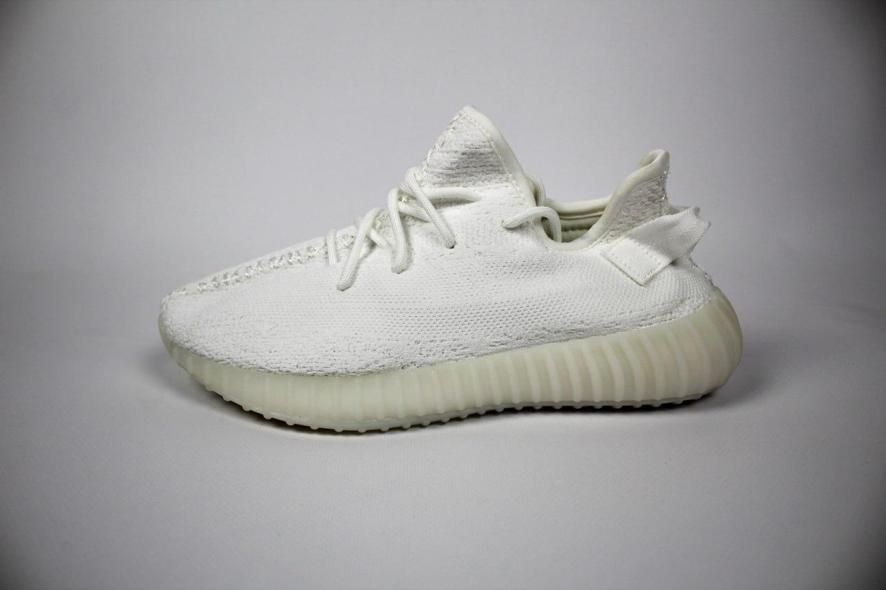 Чоловічі текстильні кросівки Adidas Yeezy Boost White (білі) стильні кроси D404 Адідас vkross