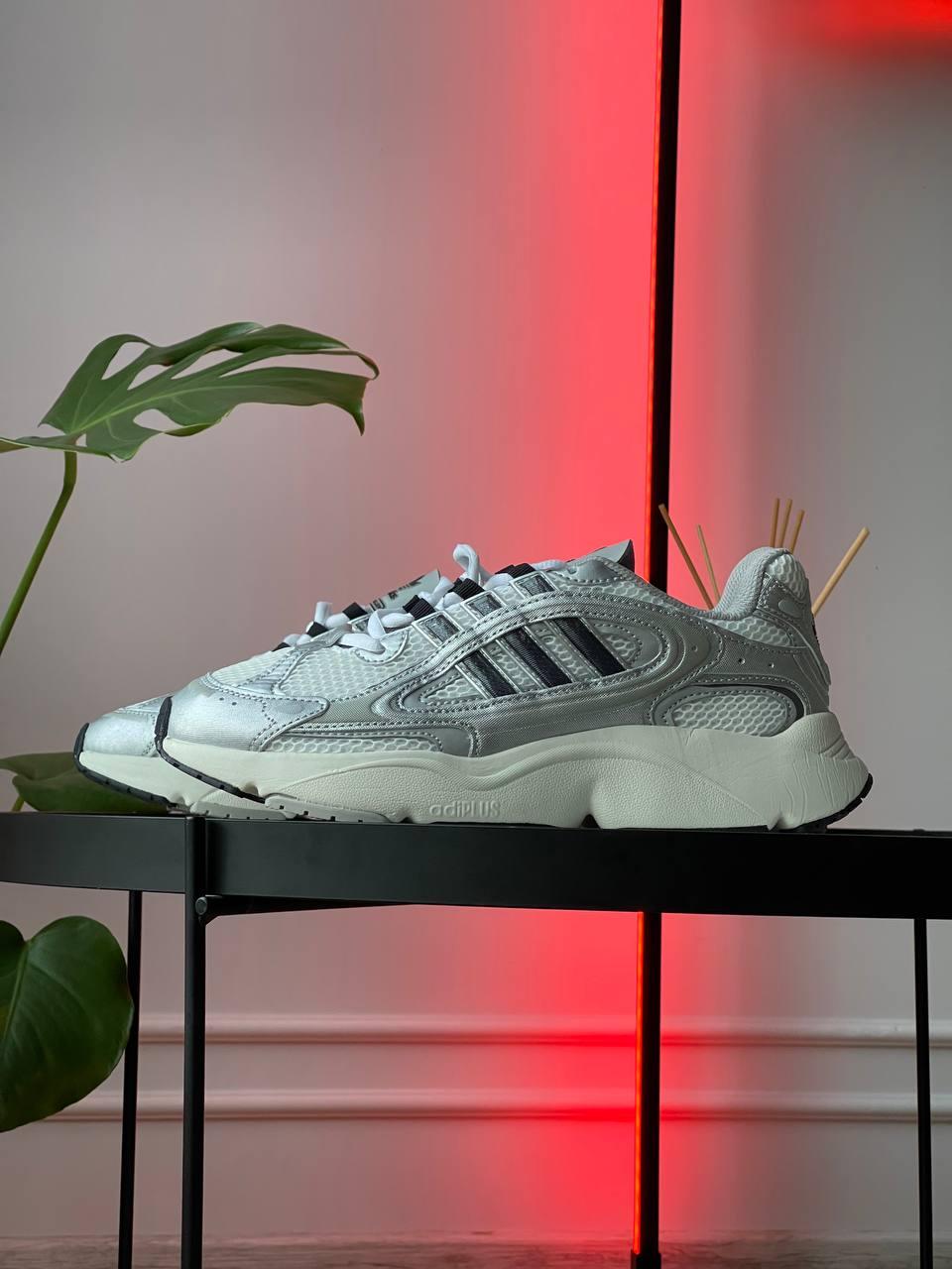 Чоловічі демісезонні кросівки Adidas Ozmillen Shoes Grey IF4015 (біло-сірі) спортивні кроси 1284 Адідас vkross, фото 1