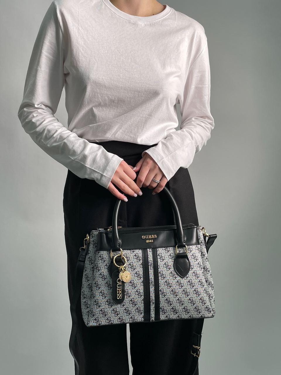 Жіноча сумка Гесс сіра Guess Gray Wilder 4G