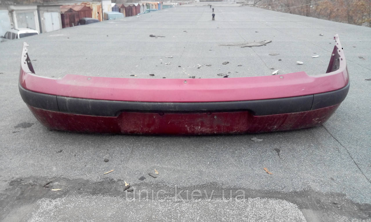 Бампер задній Рено Меган 1 седан б/в (7701471808)