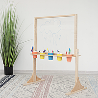 Дитячий деревʼяний підлоговий мольберт з маркерною поверхнею та поличкою