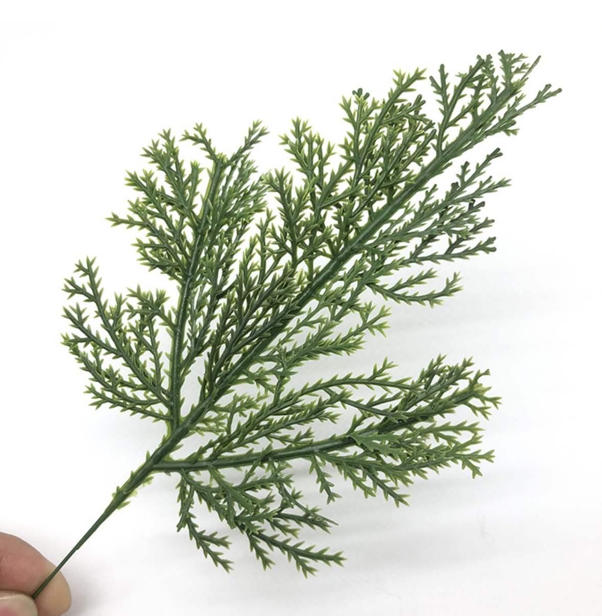 Штучна гілка туї (1 шт.). Висота — 25 см. Колір зелений, фото 1