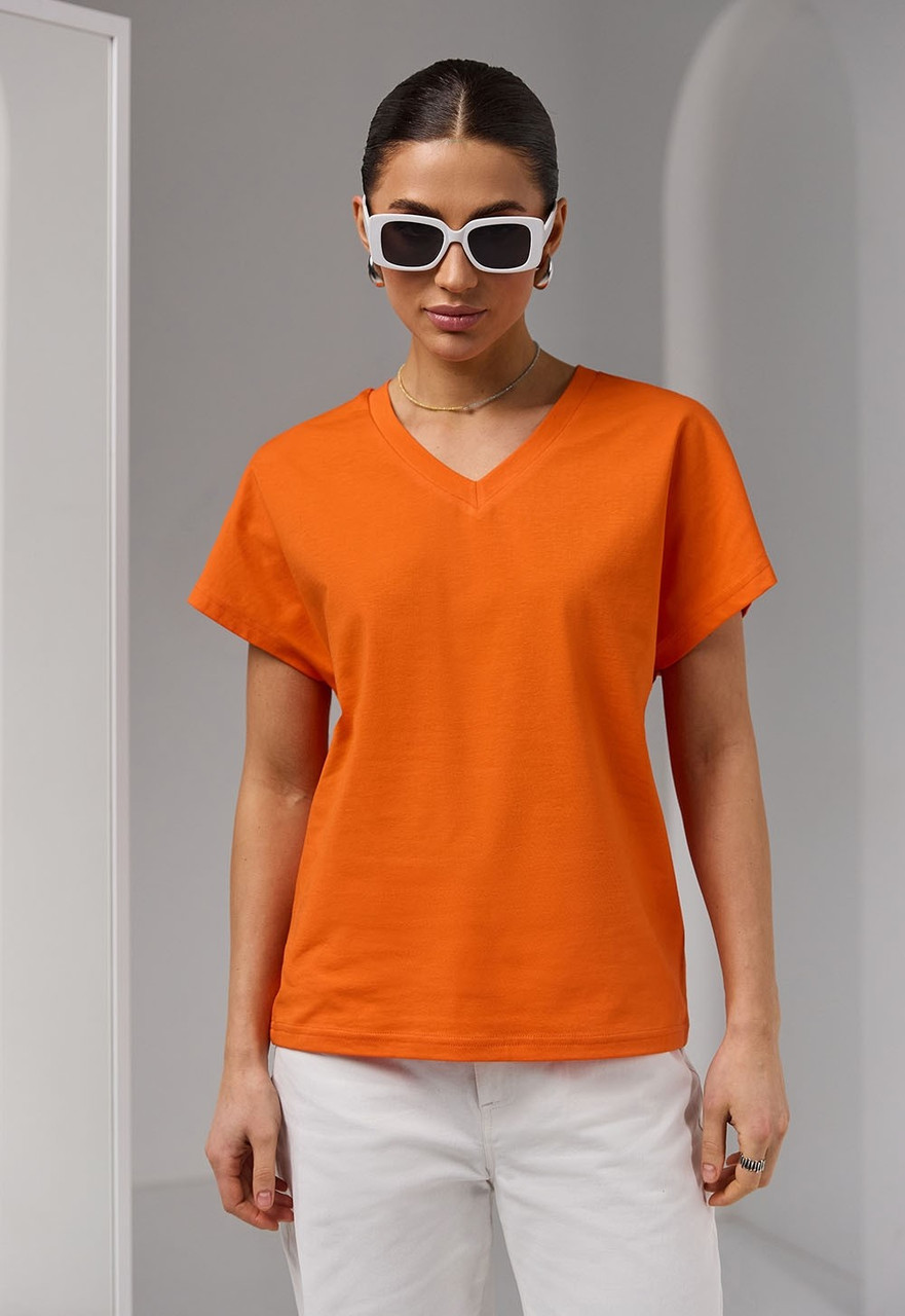 Жіноча однотонна фабрична футболка помаранчевого кольору. Модель 3017
