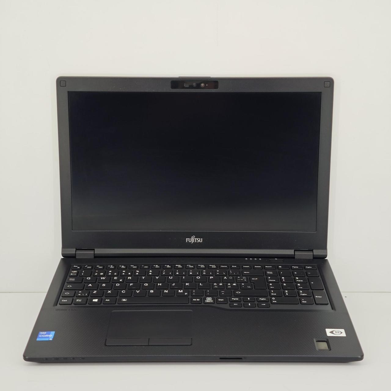 Ноутбук Fujitsu Lifebook E5511 (i5-1135G7/8/256SSD) - Class A "Б/У"