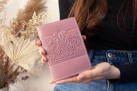 Обкладинка для паспорта жіноча шкіряна рожева з тисненням Калина