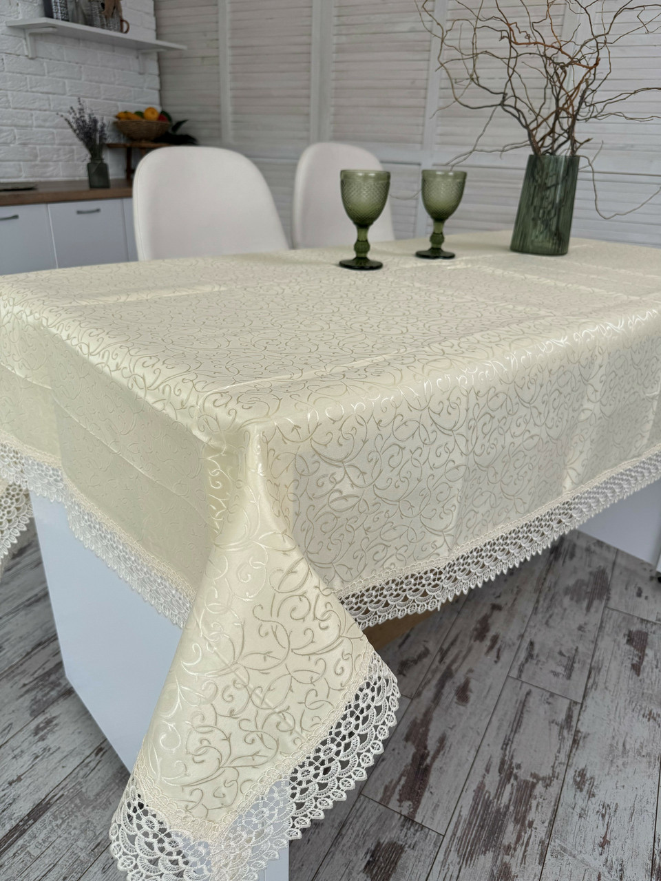 Скатертина святкова з мереживом 150x220 см тканинна 3385-zb Завиток Бежевий