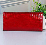 Гаманець жіночий шкіряний лаковий з тисненням під крокодила (червоний), фото 3