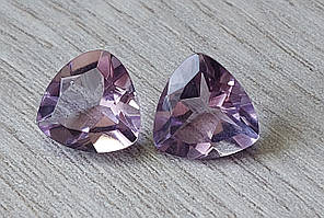 Аметист  пара 5.7 карат 10 х 10  мм.