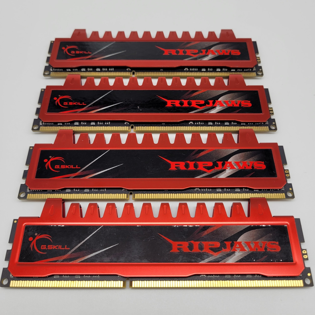 Комплект оперативної пам'яті G.Skill Ripjaws DDR3 16Gb (4x4Gb) 1600MHz PC3-12800U CL9 (F3-12800CL9D-8GBRL) Б/В