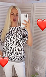 Оригінальна літня жіноча світла футболка чорно-біла, принт леопард, фото 3