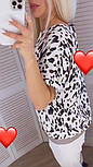 Оригінальна літня жіноча світла футболка чорно-біла, принт леопард, фото 2