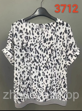 Оригінальна літня жіноча світла футболка чорно-біла, принт леопард, фото 1