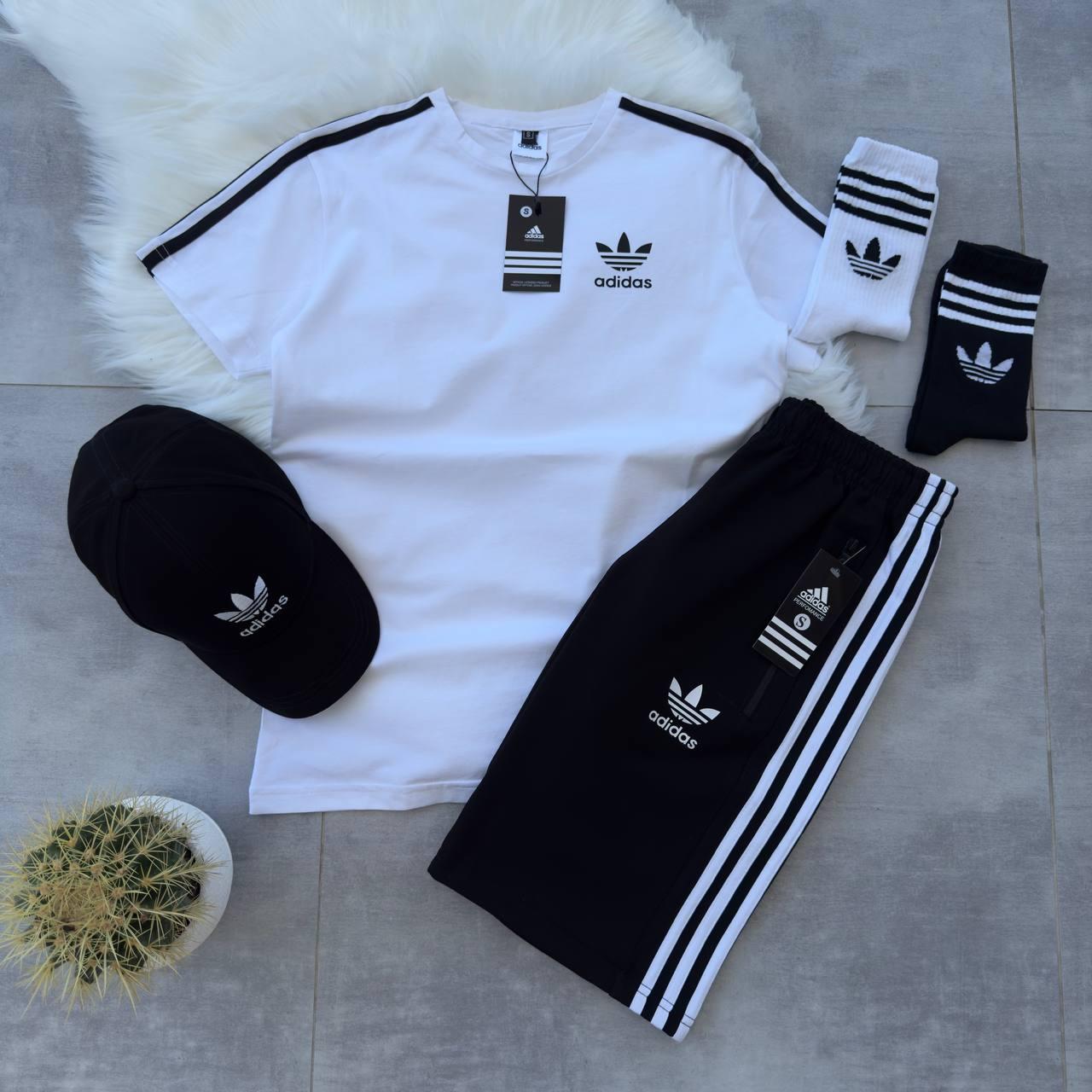 Чоловічий літній костюм Adidas Футболка + Шорти + Кепка + Шкарпетки в подарунок білий з чорним Комплект Адідас
