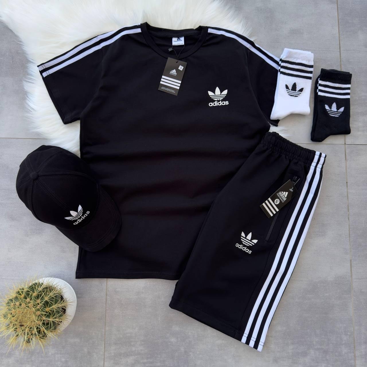 Чоловічий літній костюм Adidas Футболка + Шорти + Кепка + Шкарпетки у подарунок чорний Комплект Адідас