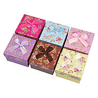 Коробочка квадратна картонна з подушкою квіточки з бантом під прикраси розмір 9/9/6 см 6 штук мікс кольорів