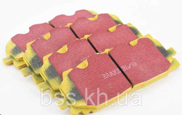 Колодки гальмівні передні кEBC Yellowstuff A4 B9 RS4; A5 F53; Q5 FYB; Q7 4MB; Akebono