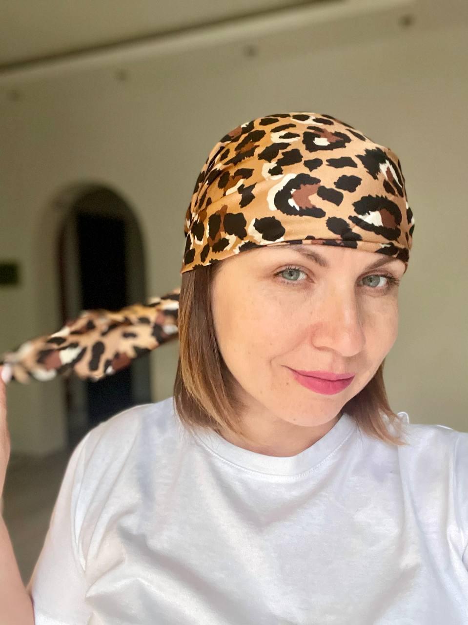 Шовкова хустка з леопардовим принтом 70*70 см коричнева