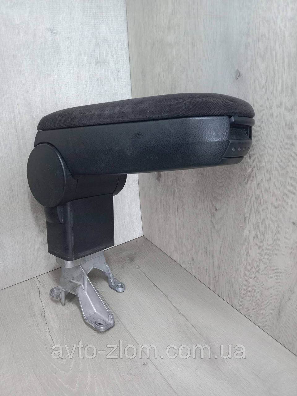 Підлокітник Volkswagen Golf 4, Bora, Skoda Octavia Tour. Гольф 4, Бора, Шкода Октавія Тур. 1J0864273B.