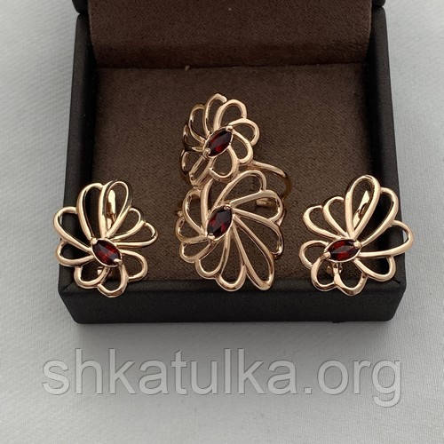 Комплект золотий каблучка та сережки з червоним гранатом 10.48, фото 1