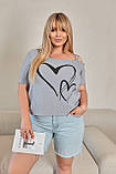 📌 Жіноча футболка з малюнком серце, креп-жатка | Літня блуза з відкритим плечем | Норма та батал, фото 7