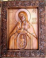 Ікона Богородиці Помічниця в пологах різьблена з бука