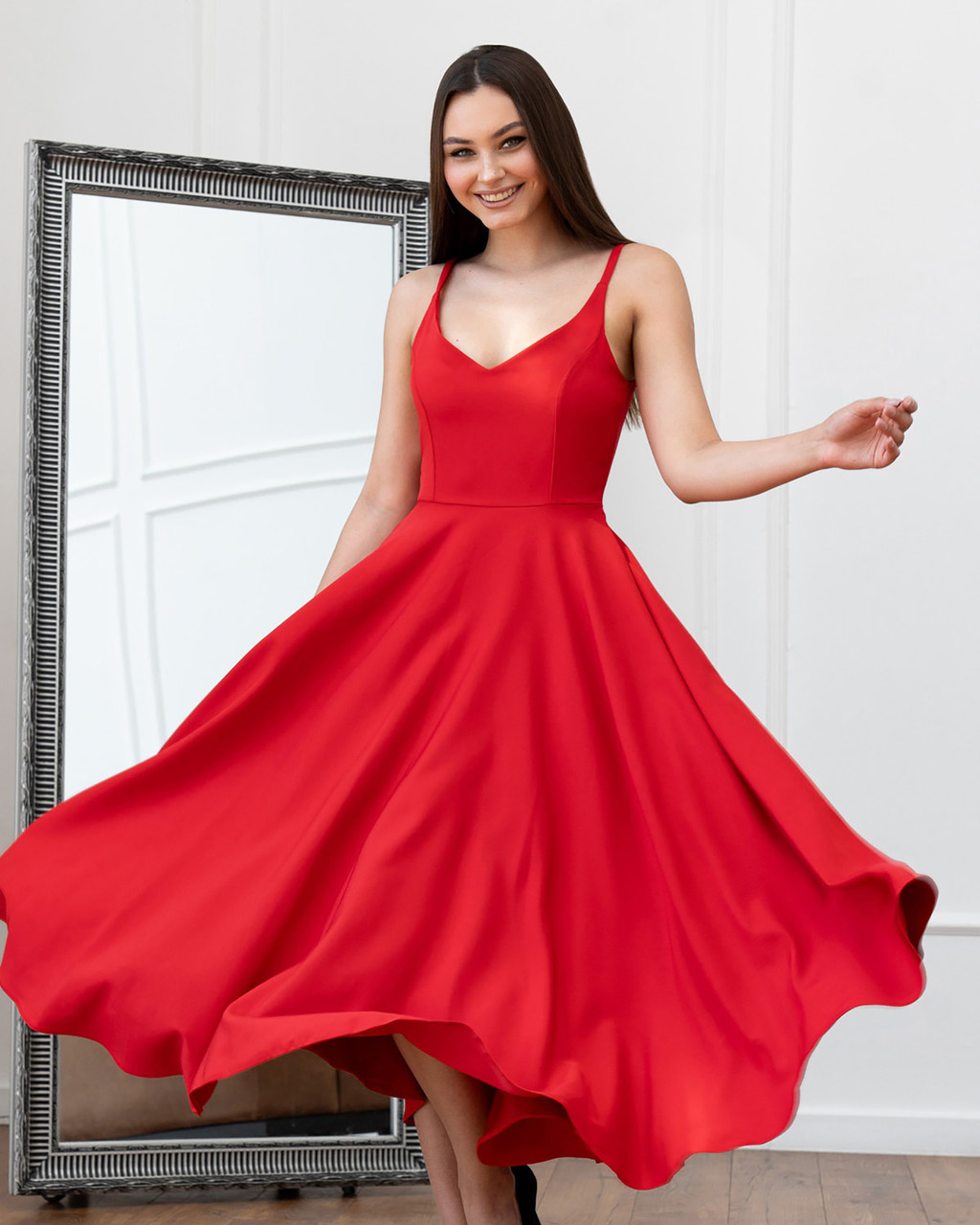 Шикарне вечірнє довге плаття на тонких бретелях Regina, класичне, червоне, фото 1