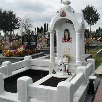 Мармурні пам'ятники Символ Вічної Пам'яті та Глибокого Зворушення