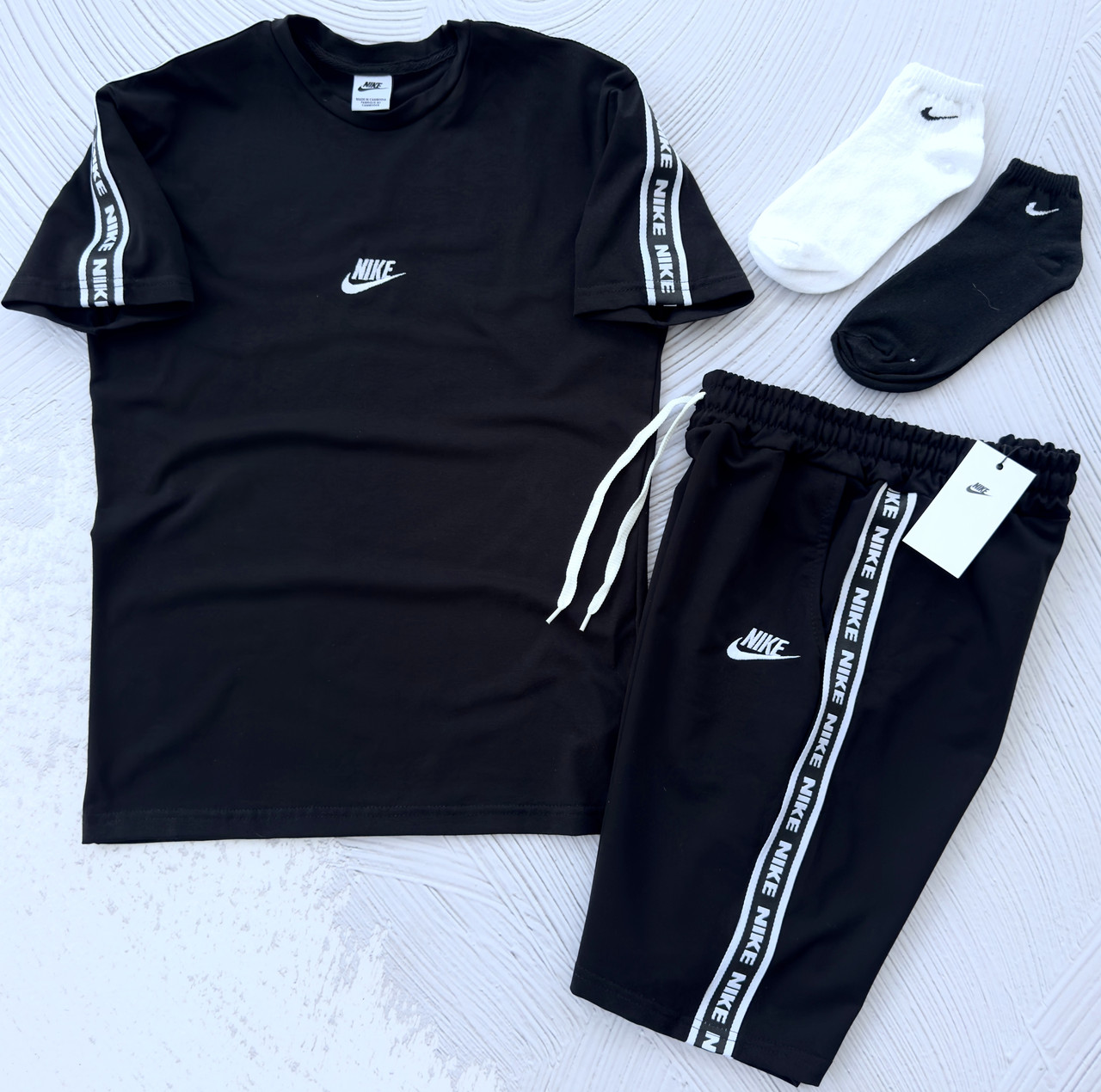 Чоловічий літній комплект Nike футболки і шорти костюм з лампасом набір 3в1 (шкарпетки в подарунок). Живе фото, фото 1