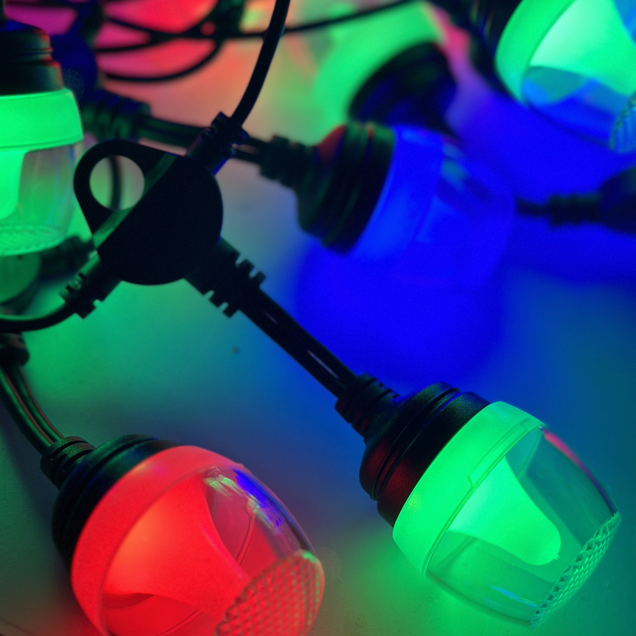 Гірлянди на вулицю світлодіодні RGB 18 метрів вологозахищені 24шт IP44 Чорна