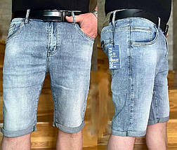 Чоловічі блакитні джинсові шорти з потертостями