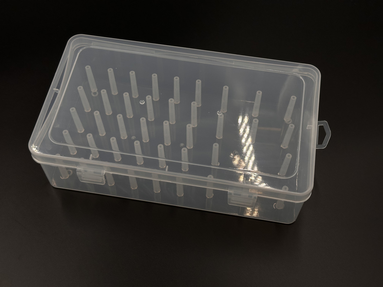 Пластиковий органайзер для ниток 235х130х65 мм прозорий на 42 відсіків