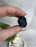 Шерл необроблений натуральний 28*26*19 мм камінь чорний турмалін., фото 3