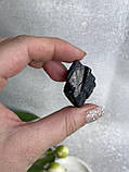 Шерл необроблений натуральний 28*26*19 мм камінь чорний турмалін., фото 2