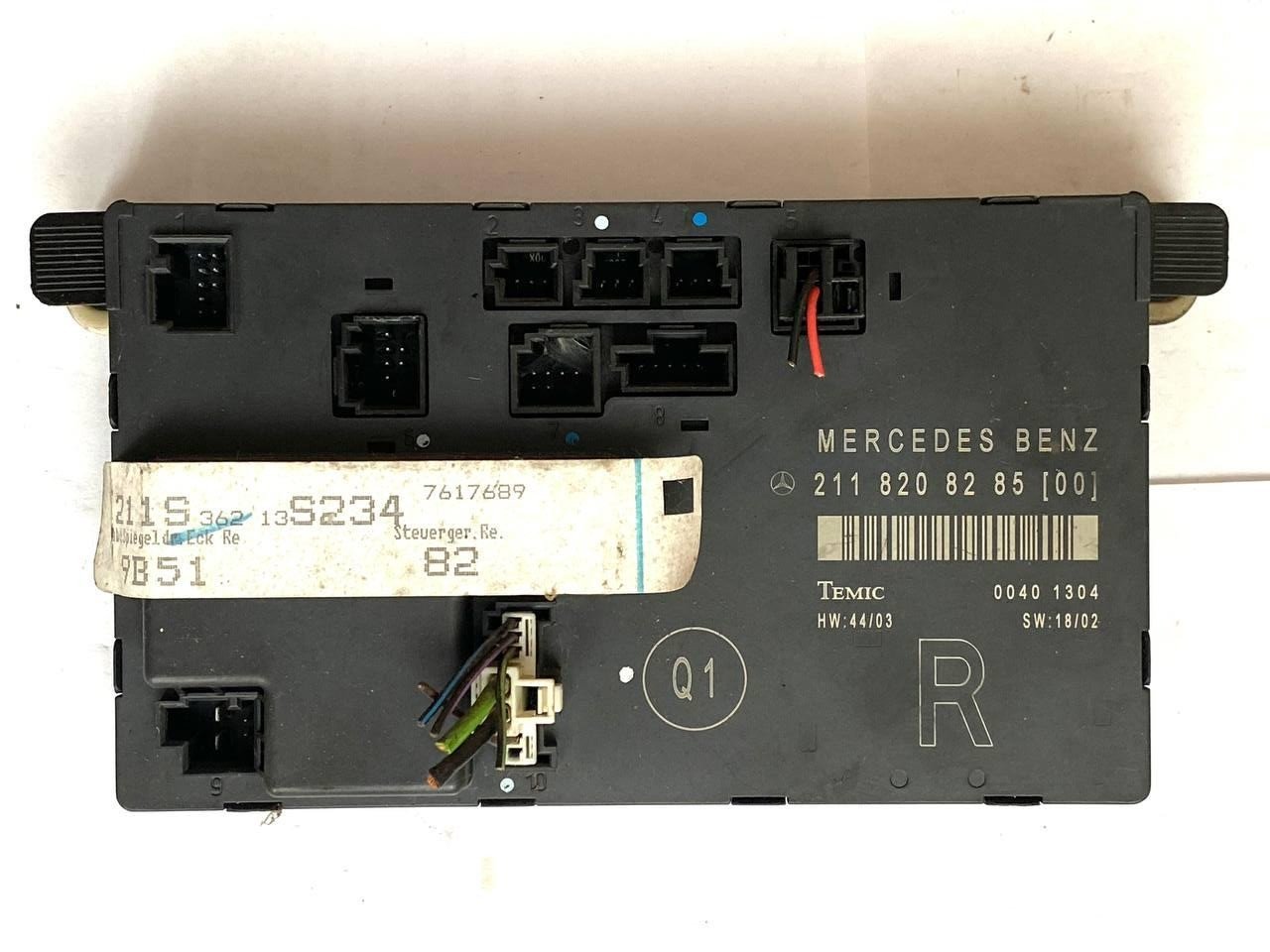 Електронний блок запобіжників Mercedes Temic 211 820 82 85 (00) / 2118208285(00) / 00401304