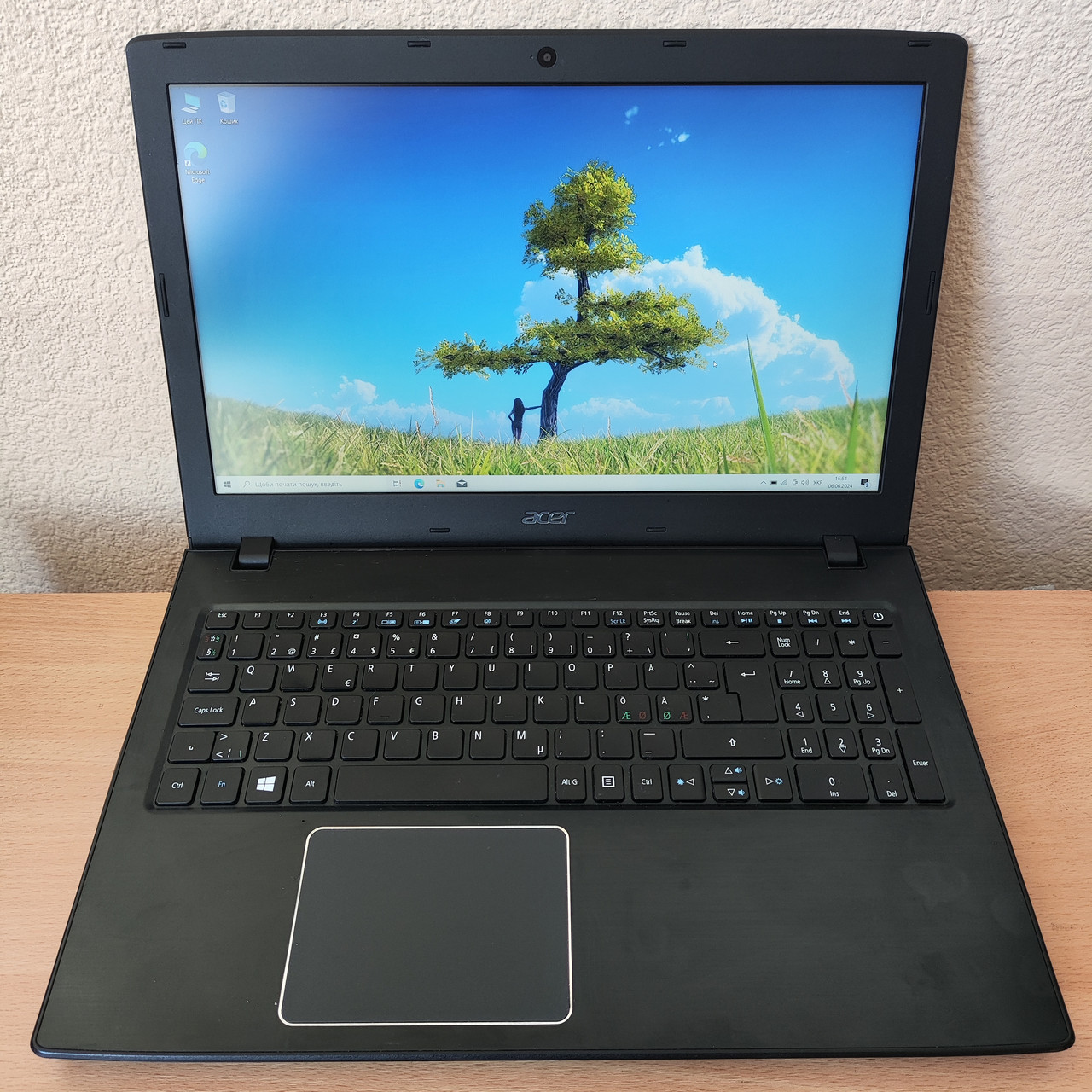 Ноутбук Acer Aspire E5-575 15.6" FHD i3-6157U/4 Gb DDR4/128 Gb SSD/ Intel Iris Graphics 550