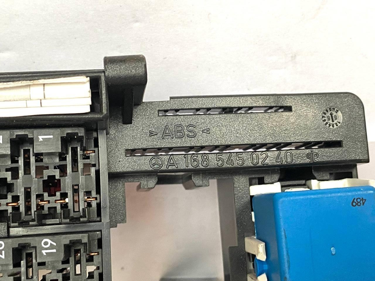 Електронний блок запобіжників Mercedes A 168 545 02 40 / A1685450240