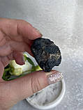 Шерл необроблений натуральний 32*26*21 мм камінь чорний турмалін., фото 3