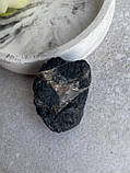 Шерл необроблений натуральний 32*26*21 мм камінь чорний турмалін., фото 5