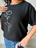 Чорна вільна жіноча лляна футболка Троянда батал, фото 3
