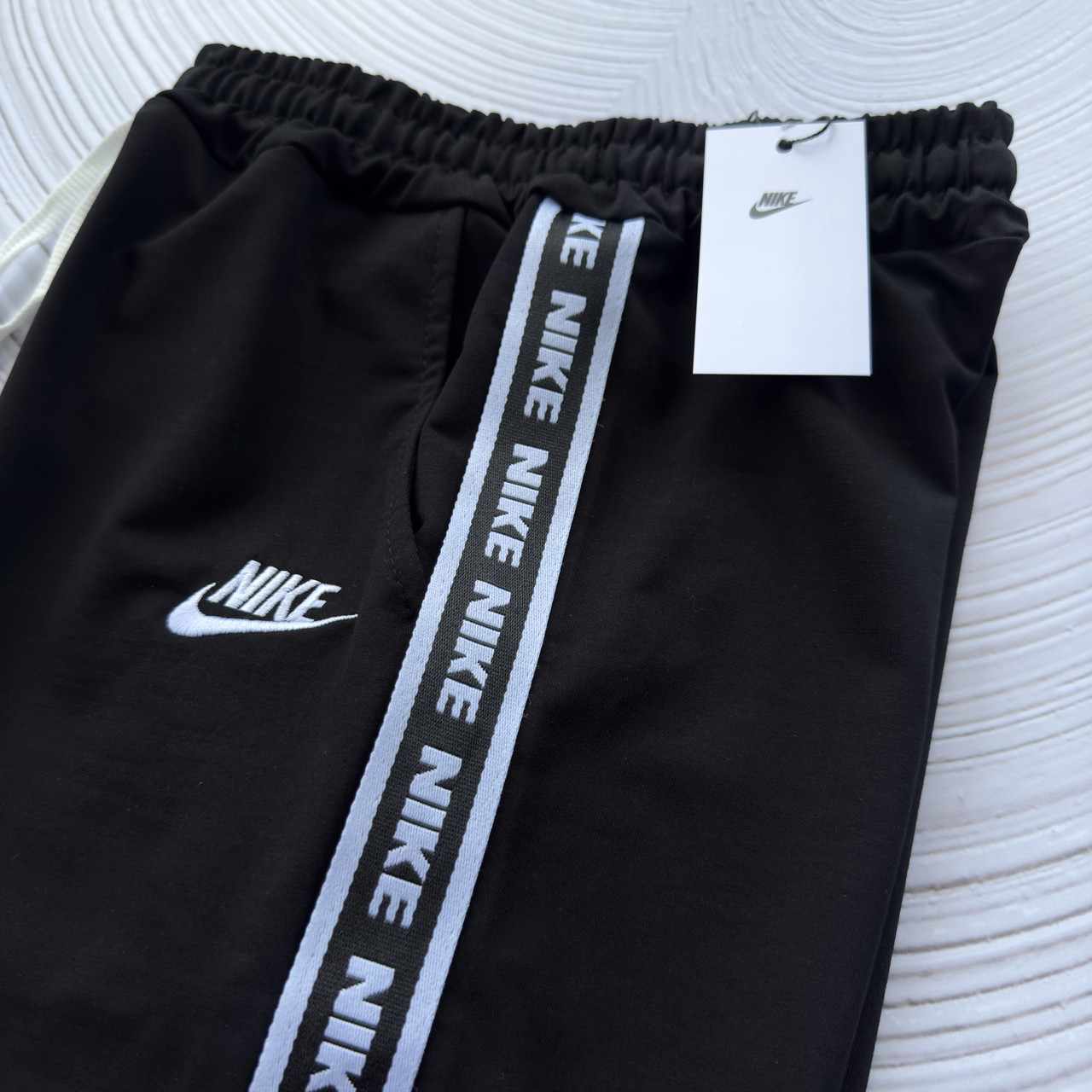 Шорти жіночі Nike з лампасами трикотажні спортивні бриджі найк чорні