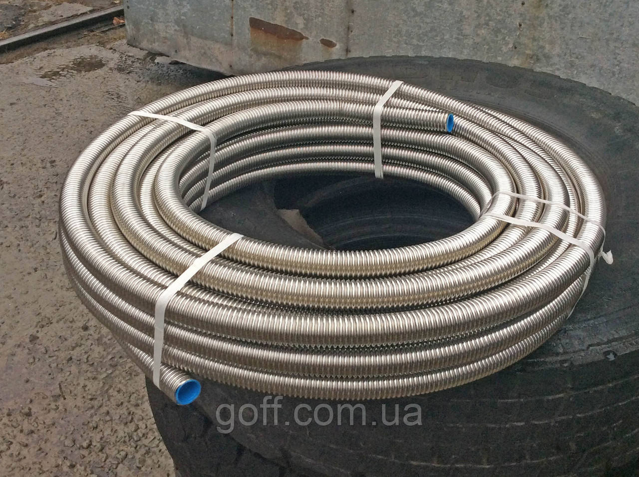 Труба гофра з неіржавкої сталі діаметром 32 мм.
